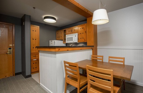 Mont-Tremblant Pedestrian Village Hotel | Le Lodge de la Montagne - Les Suites Tremblant