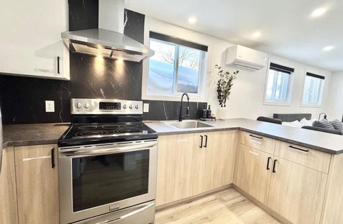 Ste. Foy Apartment | Le Luxueux - with EV Chrger Level 2