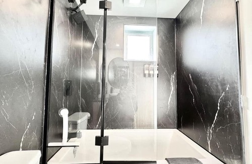 Ste. Foy Apartment | Le Luxueux - with EV Chrger Level 2