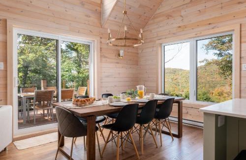 Val-des-Lacs Ski Chalet | Le Montagnia escape to Tremblant with hot tub