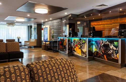 Shaughnessy Village Hotel | Le Nouvel Hotel