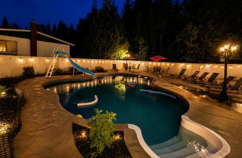 Eastern Townships Ski Chalet | Le Palais Royal 18 Pers, Piscine, Spa & Loisirs