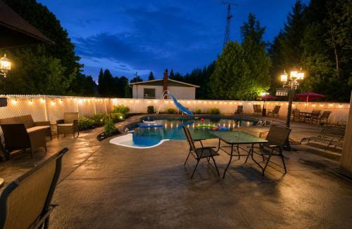 Eastern Townships Ski Chalet | Le Palais Royal 18 Pers, Piscine, Spa & Loisirs