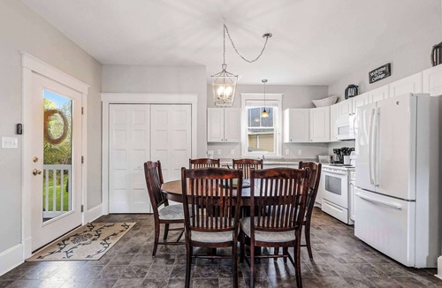 Cherry Valley House | Le Papillon - 77 Butternut