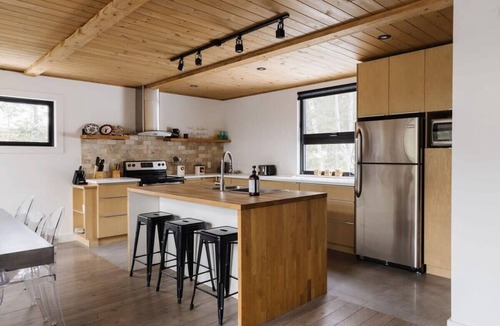 Chertsey Ski Chalet | Le Pesca: Lakefront Retreat, Hot Tub & Kayak