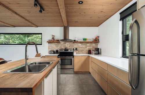 Chertsey Ski Chalet | Le Pesca: Lakefront Retreat, Hot Tub & Kayak