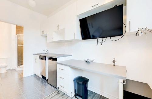 Plateau Mont Royal Apartment | Le Plateau Suite, Walk to Eat, Shop & Metro