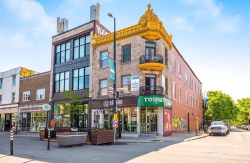 Plateau Mont Royal Apartment | Le Plateau Suite, Walk to Eat, Shop & Metro