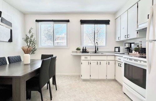 Ste. Foy Apartment | Le Ranch – with EV Charger (Level 2)