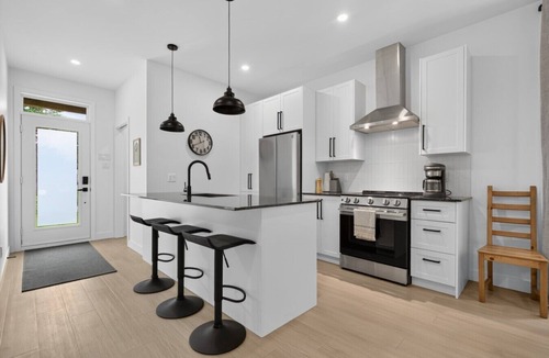 Austin House | Le Relais Austin - Full Property (4 Units-6 beds)