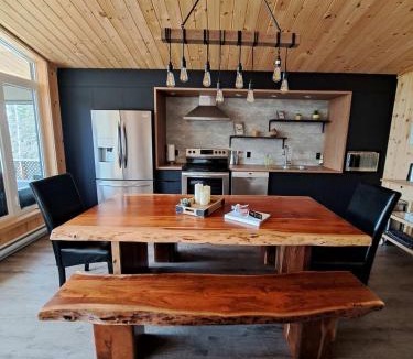 Baie-St-Paul Ski Chalet | Le Repère Aya Spa privé