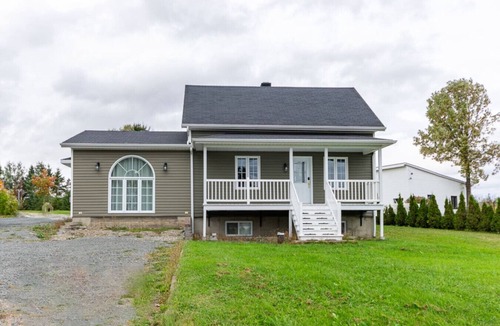 Saint-Damien-de-Buckland Ski Chalet | Le repaire des familles – Spa, jeux et confort au cœur de Bellechasse