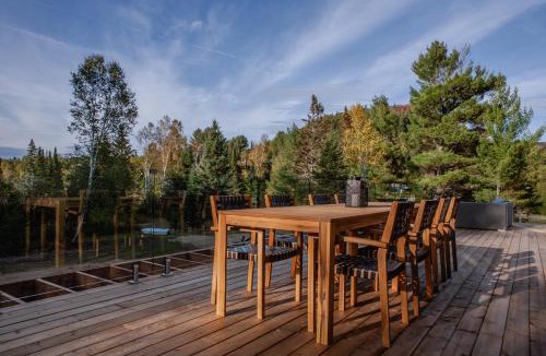 Notre-Dame-de-la-Merci Ski Chalet | Le Roselin Spa, Billiards & Lake Ouareau Front