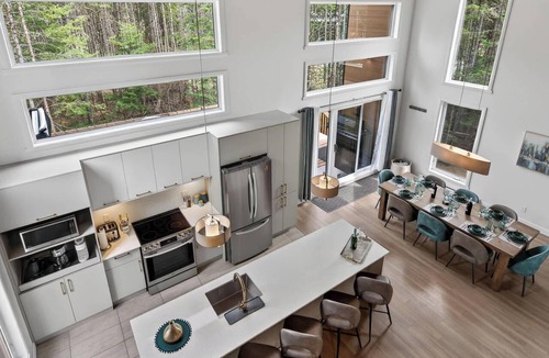 Shannon House | Le Sofia - Spa, Mezzanine Pool Table, Luxury 12p