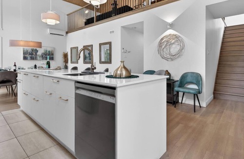 Shannon House | Le Sofia - Spa, Mezzanine Pool Table, Luxury 12p