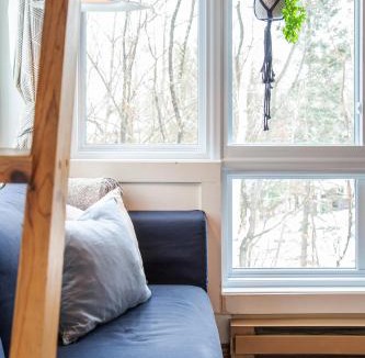 Mont-Tremblant Pedestrian Village Apartment | Le Tiny loft ski in ski out