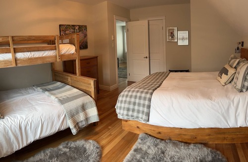 Sutton Cottage | Le Tournesol Cottage to rent near ski Mount Sutton