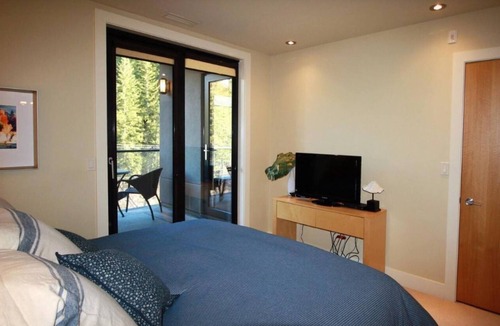 Sicamous Condo | Legacy on Mara Lake/ Private Sandy Beach/Boatslip