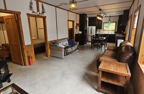 Lamarche Ski Chalet | Les chalets Amarok Chalet "Aux pieds chauds" Nature forêt lac