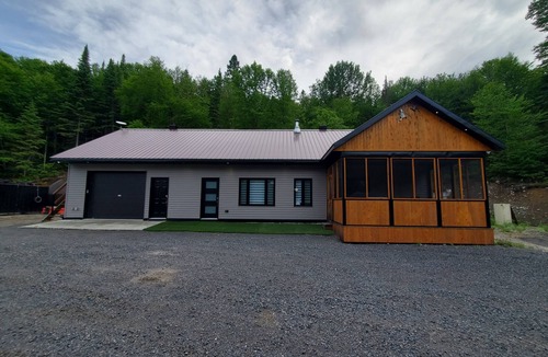 Lamarche Ski Chalet | Les chalets Amarok Chalet "Aux pieds chauds" Nature forêt lac
