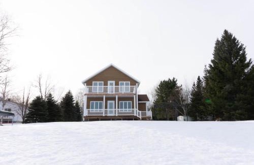 St. Felicien Ski Chalet | Les Quatre Vents - Lakefront & Private Beach