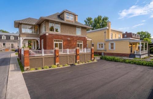 Paine-Sec Bed & Breakfast | Les Suites Du Vieux-Lévis - With AC and Parking