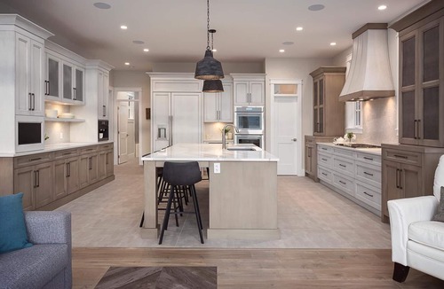 Central Okanagan House | Licensed Lakeside with Pool, 5 bath full house