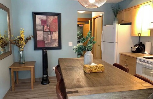 Canmore Cabin | Light&Bright Rocky Getaway/KingBed/Parking/Gym