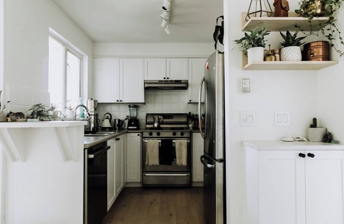 Kitsilano Apartment | Light-Filled Kitsilano Condo | Private Sauna | Walk to Beach & 4th Ave