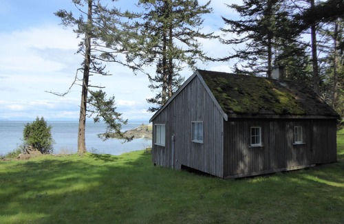 Saturna Island Cottage | Lighthouse Keeper's Cottage at East Point