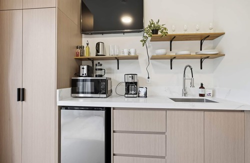 Ucluelet Apartment | Little Bear Den#2-Couples’ Cozy Minimalist Getaway