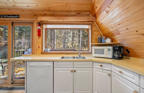 East Kootenay Cabin | Little Bear Lodge | Slope-Side | A-Frame | Hot Tub