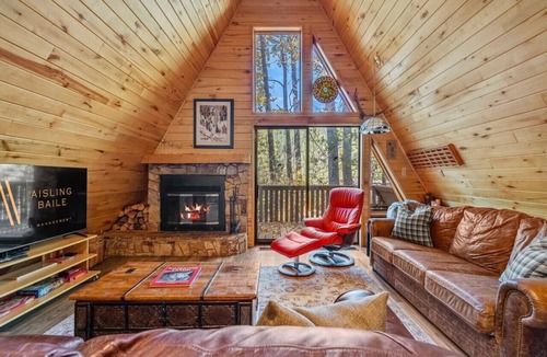 East Kootenay Cabin | Little Bear Lodge | Slope-Side | A-Frame | Hot Tub