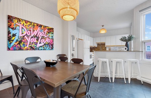 Plateau Mont Royal Apartment | LiV MTL - Avenue