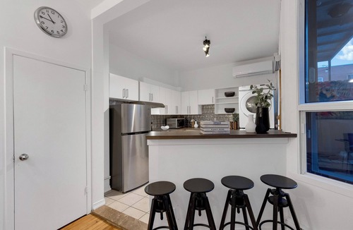 Plateau Mont Royal Apartment | LiV MTL - Avenue