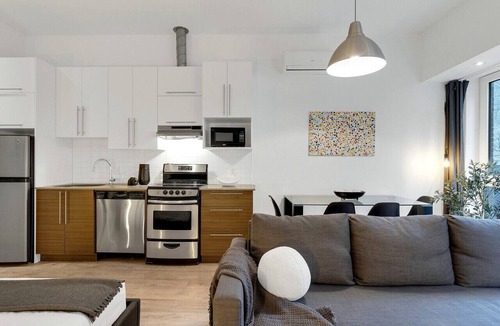 Downtown Montreal Apartment | LiV MTL Downtown Montreal Spacious Urban Suites