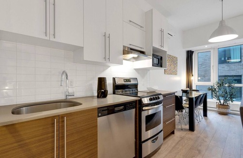 Downtown Montreal Apartment | LiV MTL Downtown Montreal Spacious Urban Suites