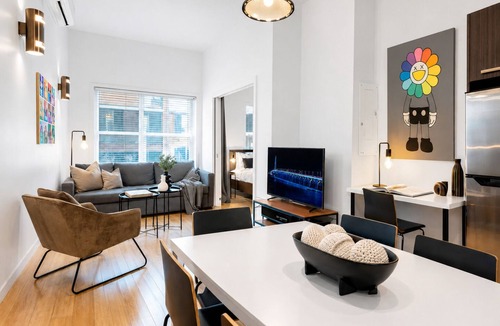 Plateau Mont Royal Apartment | LiV MTL - Main
