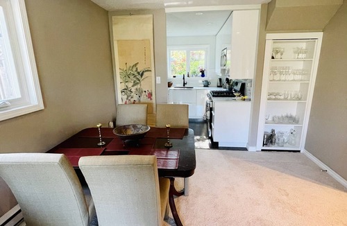 South Oak Bay House | Location! Location! Bright, modern and clean south Oak Bay garden suite.