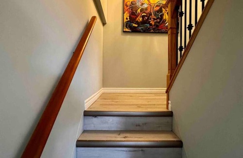 Stratford Apartment | Location Location Location!
