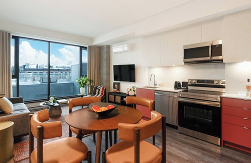 Old Montreal Apartment | Loft | Serviced Apartment Old Montreal, King Bed, Courtyard