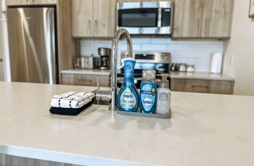 Golden Apartment | Lofty Lookout - 2 Bed, 2 Bath Luxury DT