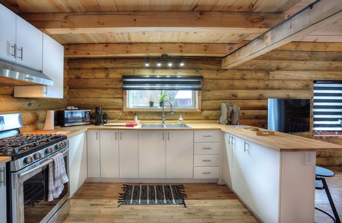 Mont-Tremblant Cabin | Log Cabin near Tremblant (5 min). Hot tub, lake access, safe roaming. Sleeps up 4