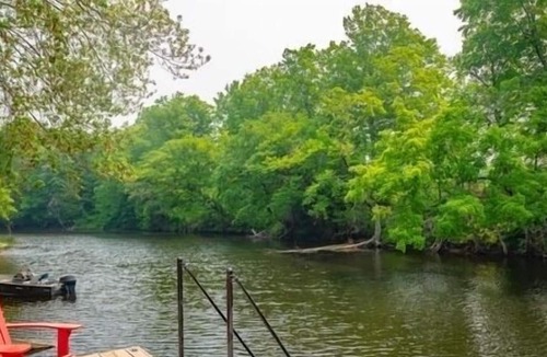 Burnt River Cabin | Log Cabin Riverbend Retreat- Waterfront-Family Fun