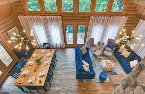 Labelle Ski Chalet | Log Cabin w Hot Tub, Beach 10m, near Tremblant