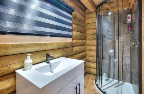 Mont-Tremblant House | Log cabin with SPA, pool, and small beach