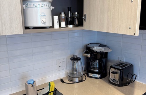 Oakville Apartment | Long Term Rental min 3+ month Available Luxury Condo – free parking + WiFi