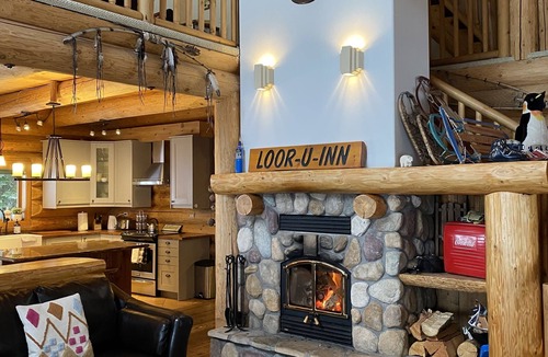 Apex Mountain House | Loor-U-Inn. Luxury Log Home/7 Beds & Hottub Apex Mountain