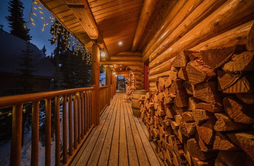 Apex Mountain House | Loor-U-Inn. Luxury Log Home/7 Beds & Hottub Apex Mountain