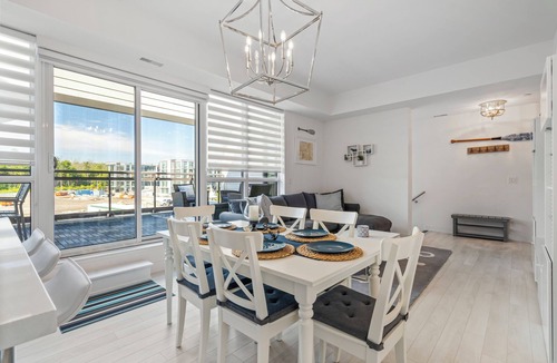 Innisfil House | Lovely 2 Bedroom Vacation Home at the heart of Friday Harbour